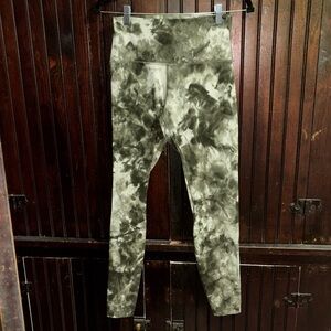 Lululemon Align Olive Green Tie-Dye Leggings Size 8, 28” length. Like New.
